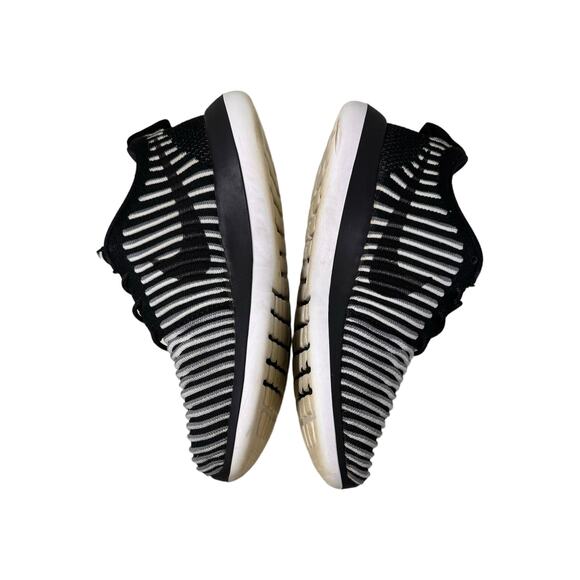 Nike Womens Roshe Two Flyknit Black and White Striped Sneakers in Size US 7.5 - Picture 6 of 9